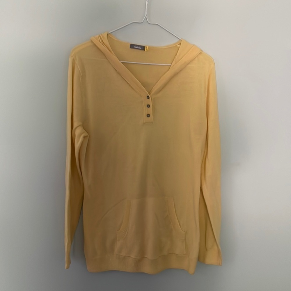 Cabela’s yellow hooded sweater (very light knit) with front pocket, size large‎